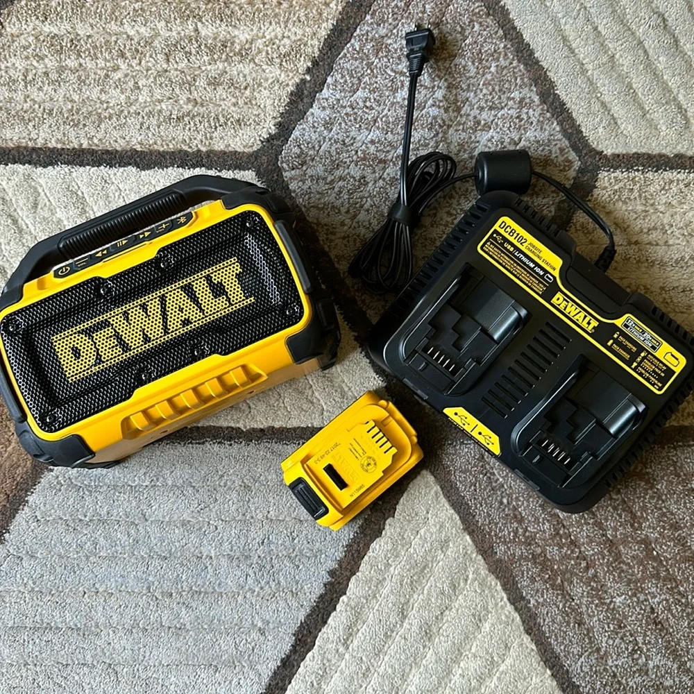 DeWALT BT SPEAKER, CHARGER & BATTERY - Picture 1 of 15